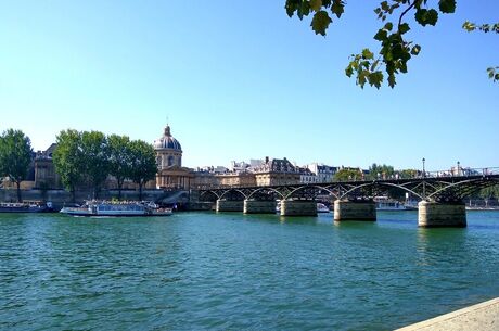 Yılbaşı Özel Romantik Paris Turu Türk Havayolları ile 4 Gece 5 Gün OUT001