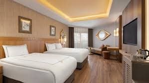 Royal Dragon Hotel 4