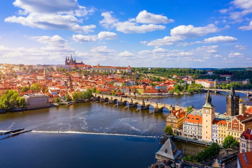 holiway travel cekya prag kalesi sehir manzara