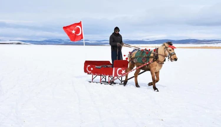 cildir golu kis atli kizak.jpg
