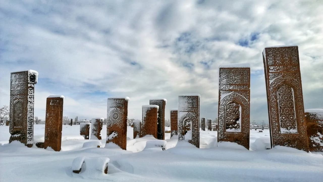 ahlat selcuklu mezarligi gezi rehberi.jpg