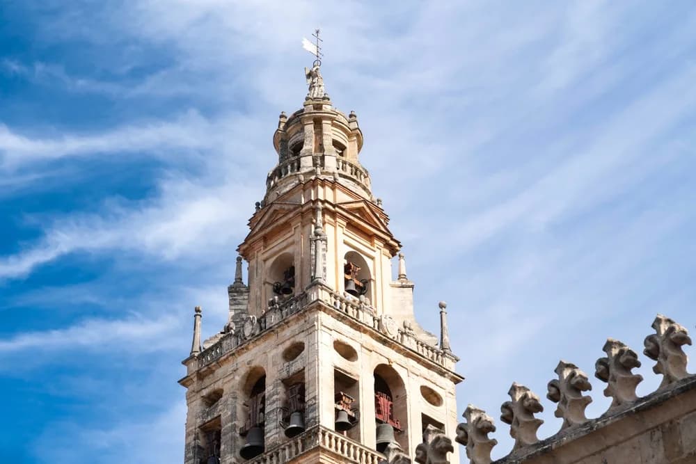 holiway travel cordoba cami katedrali avlu portakal