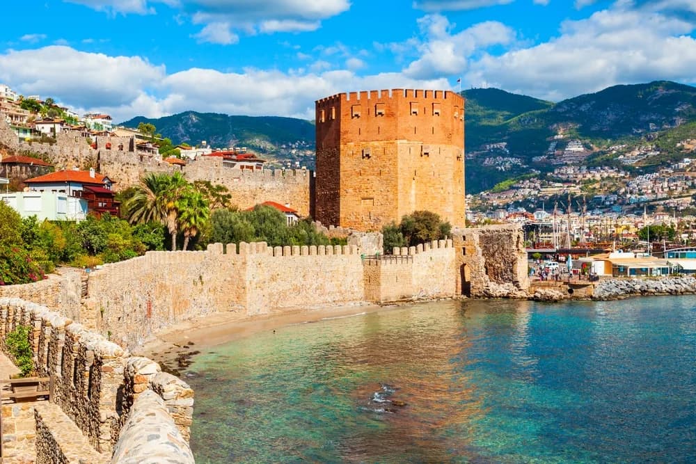 alanya kleopatra plaji ve ince kum sahili