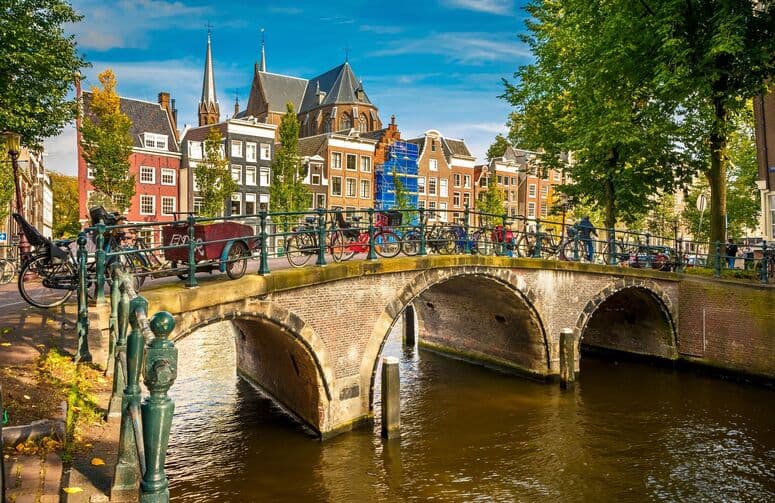 Elit Benelux, Paris, Alsace, İsviçre, Almanya Turu THY ile 7 Gece Ekstra Turlar Dahil ( DUS - BSL )