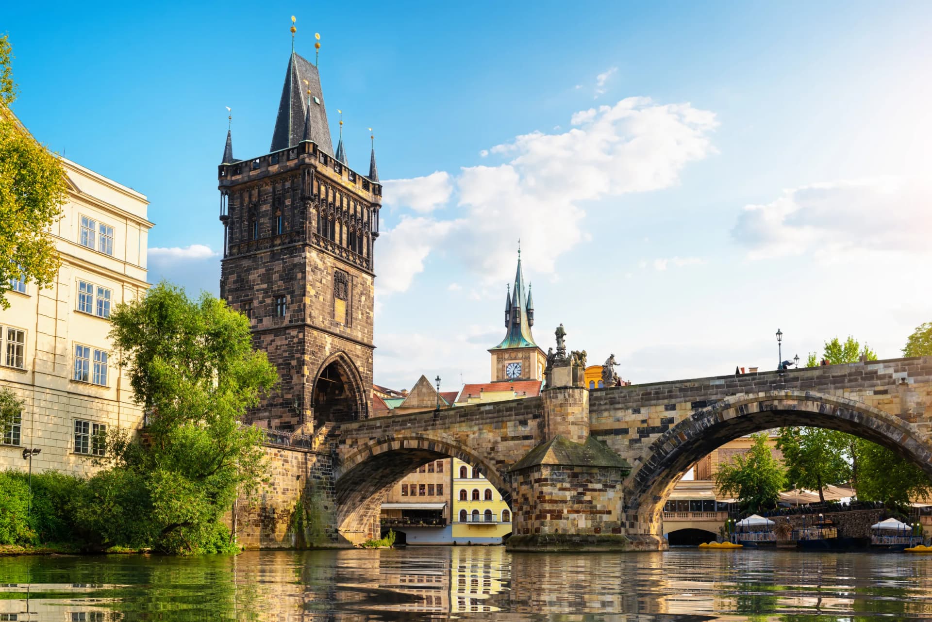 holiway travel prag charles koprusu vltava nehri