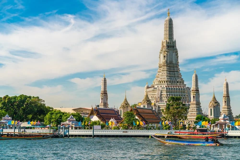holiway travel chao phraya river boat bangkok