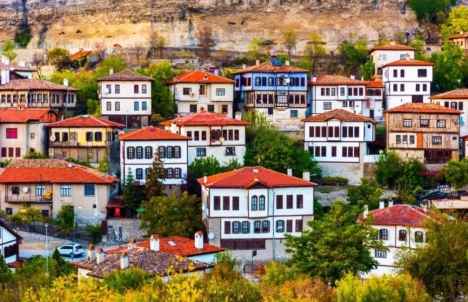 İkonik Safranbolu Amasra Abant Turu | 1 Gece Otel Konaklamalı | Uçaklı| İzmir Çıkışlı