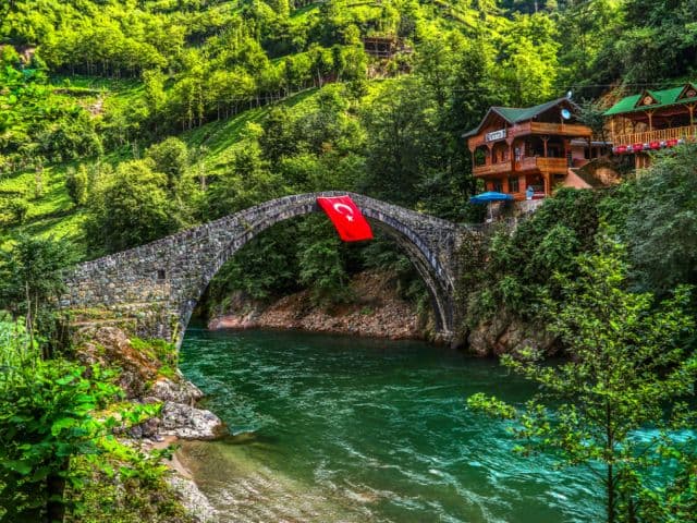 İkonik Karadeniz Yaylalar ve Batum Turu | 3 Gece Konaklamalı | Otobüs ile İzmir Hareketli