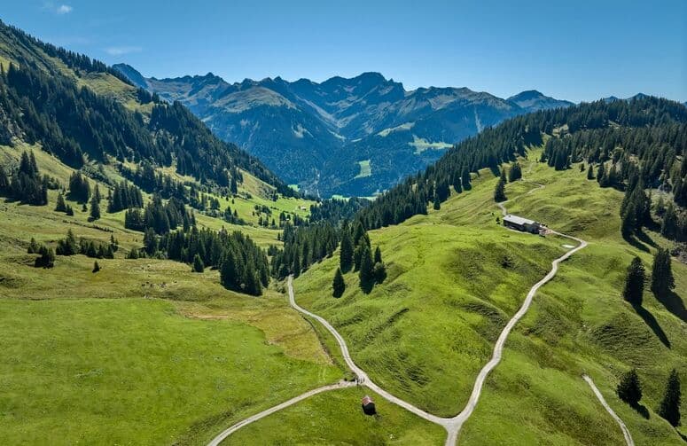 Elit Dolomitler İtalya Avusturya Almanya İsviçre Turu THY ile 7 Gece Ekstra Turlar Dahil
