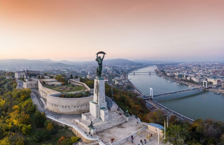 Elit Orta Avrupa 5 Ülke Turu THY ile 6 Gece Ekstra Turlar Dahil