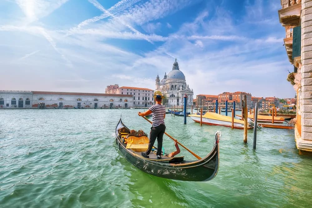 holiway travel italya venedik gondol kanallar