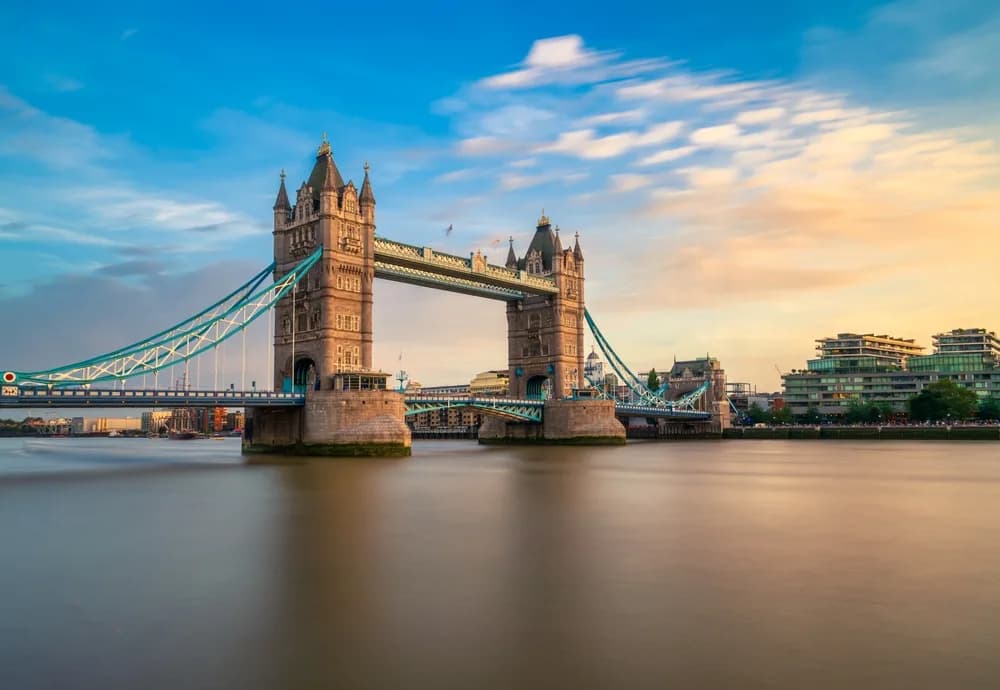 holiway travel tower bridge thames nehri londra