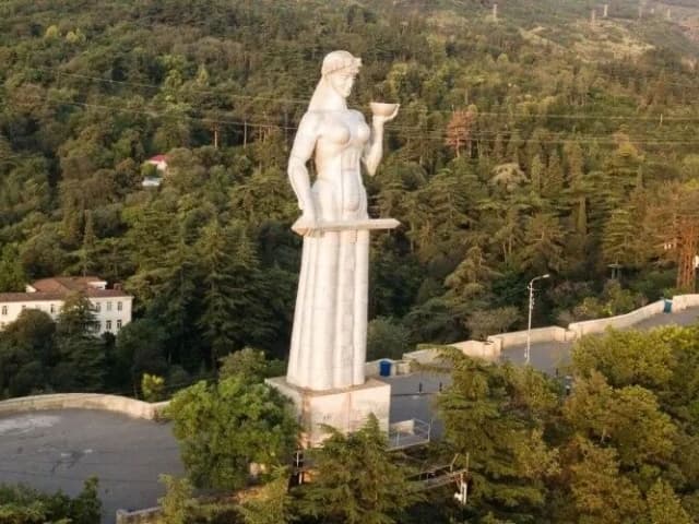 İkonik Gürcistan Turu Batum – Kutaisi – Gori - Tiflis – Borjomi – Kars - Erzurum |4 Gece Otel Konaklamalı Uçaklı İstanbul Çıkışlı ( Trabzon Başlar )