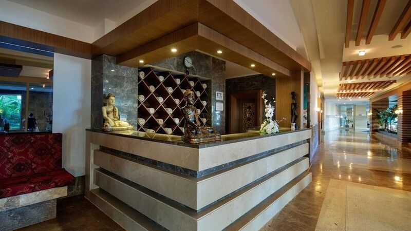 Crystal Admiral Resort Suites & Spa