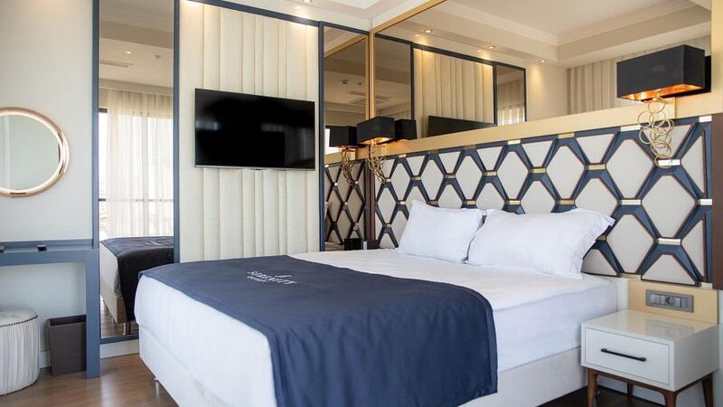 Serenity Queen Hotel